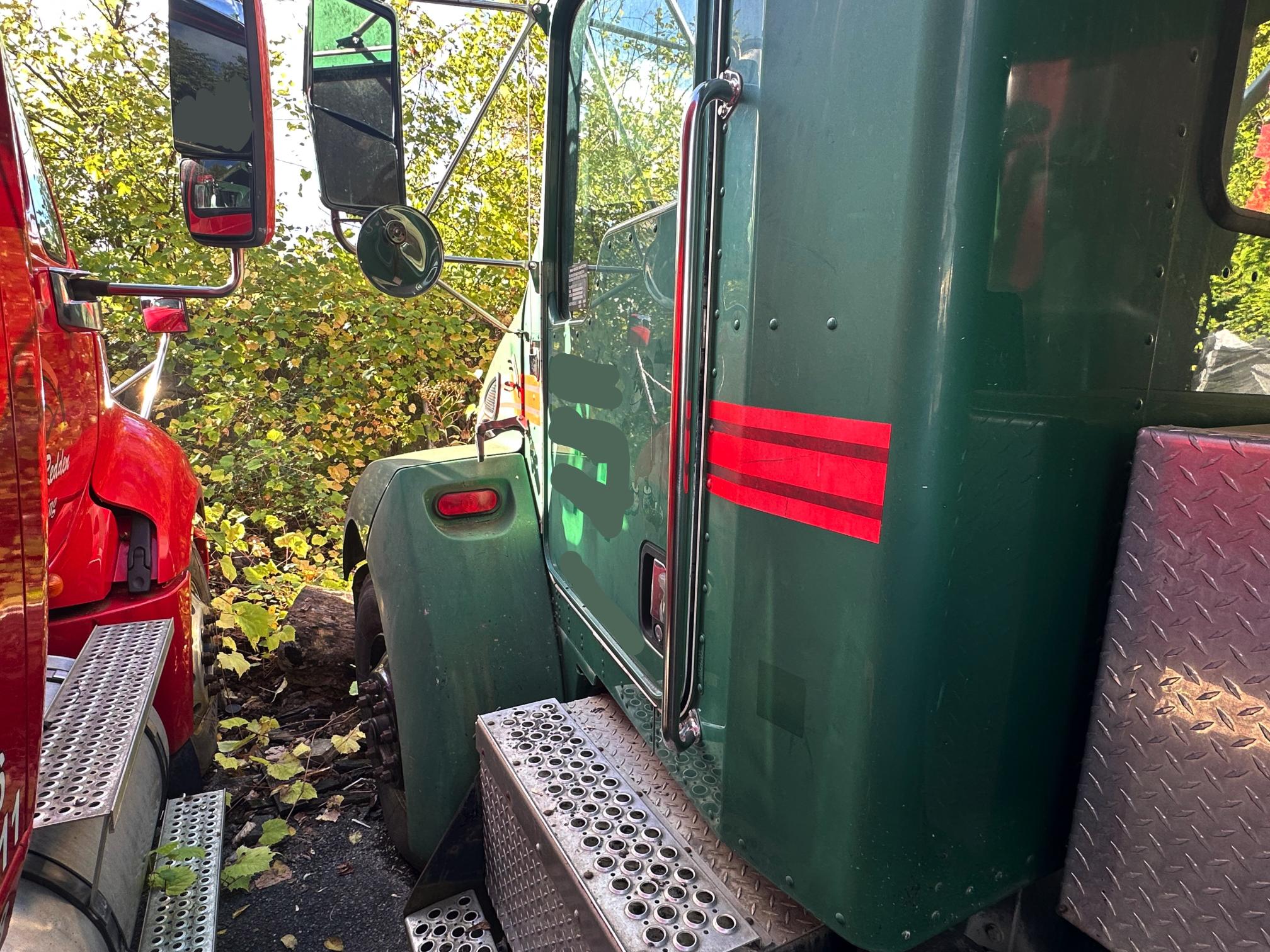 2004 KENWORTH T300 - Image 3